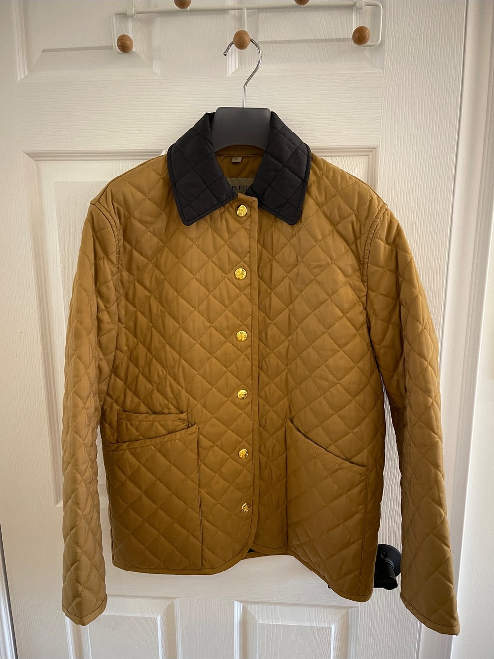 💯 Authentic Burberry Camel Diamond Quilted Jacket w/ Navy Collar